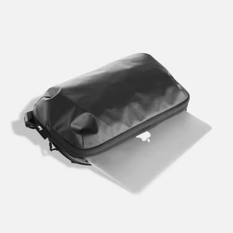 Mochila Tech Sling de Nylon Ba - The Office Tech avaliação e preço
